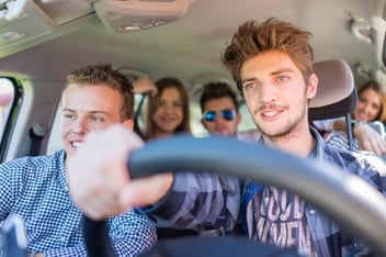 Les avantages de la géolocalisation pour les jeunes conducteurs