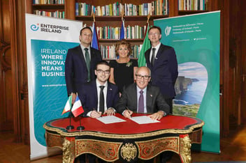 Notre partenariat Wash & SynX rendu officiel à l’Ambassade d’Irlande